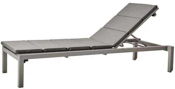 Cane-Line Relax solstol - ljusgrå med dyna i grå